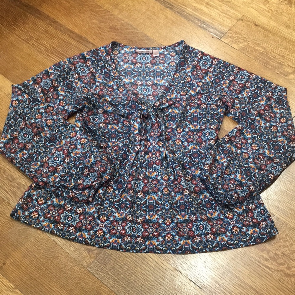 Willow and Root floral top size Small